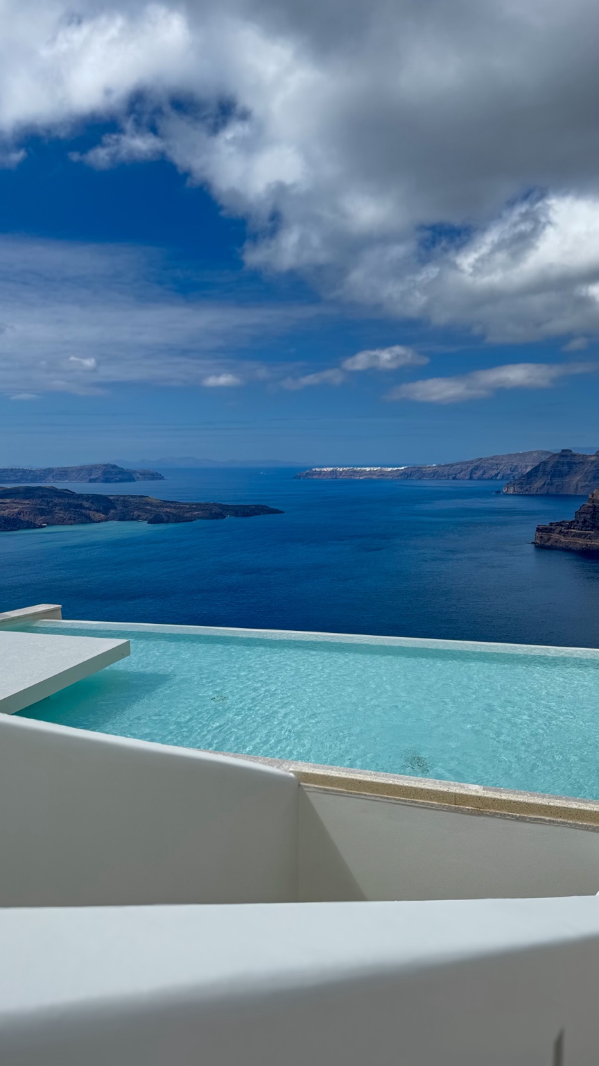 Alti Santorini Suites — photograph 2