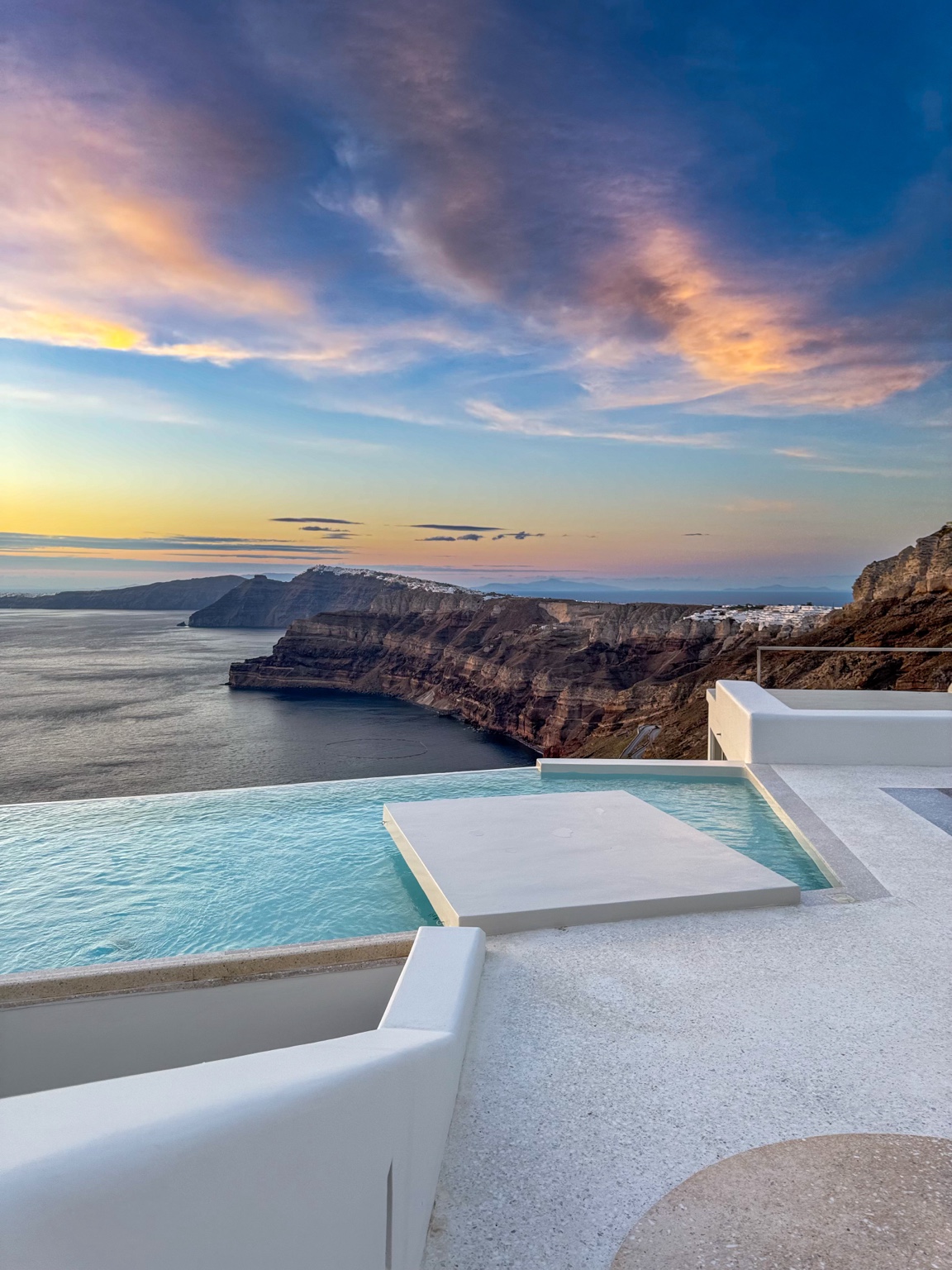 Alti Santorini Suites — photograph 3