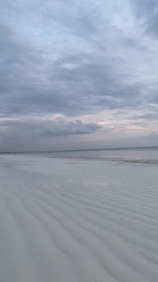 Kiwenga Beach shoreline at low tide